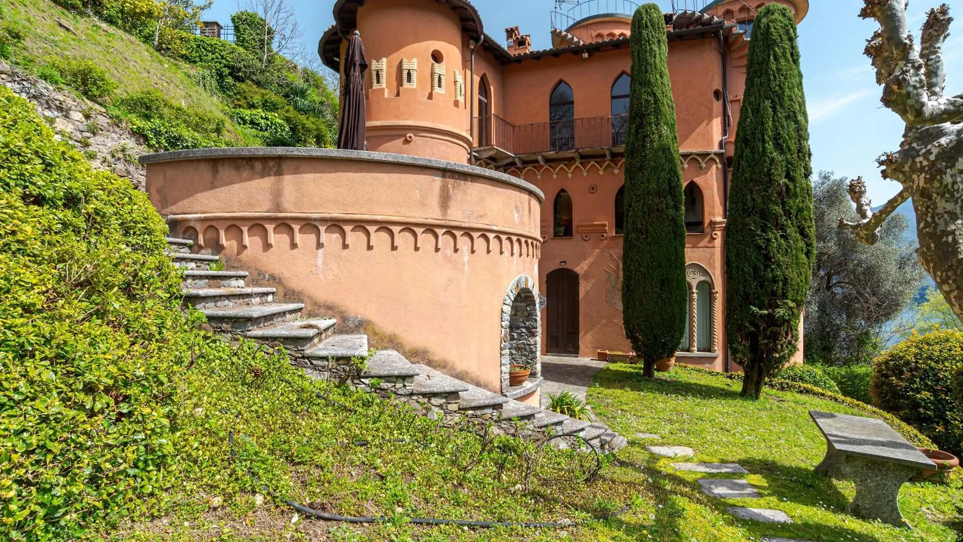 Apartament Stunning Castle In Tremezzo With Lake View Włochy